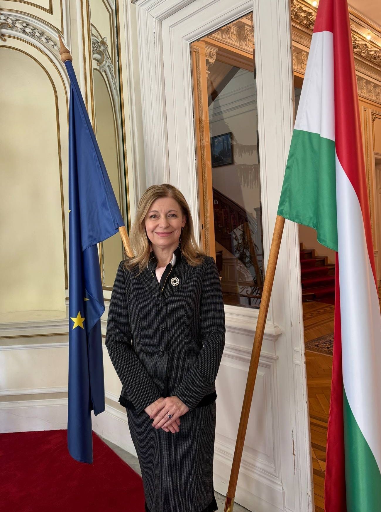 Este o onoare și o plăcere pentru mine să Vă urez bun venit pe site-ul Ambasadei Ungariei la București.